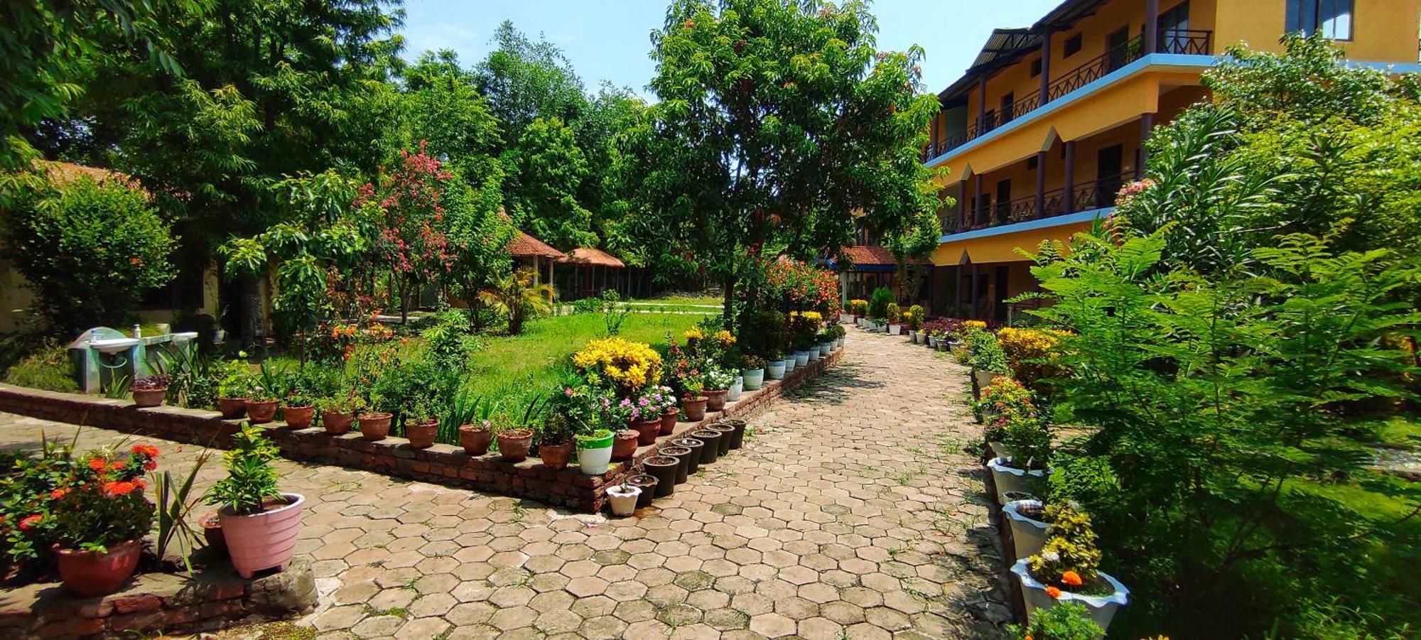 Mr. B'S Place Bardiya 外观 照片